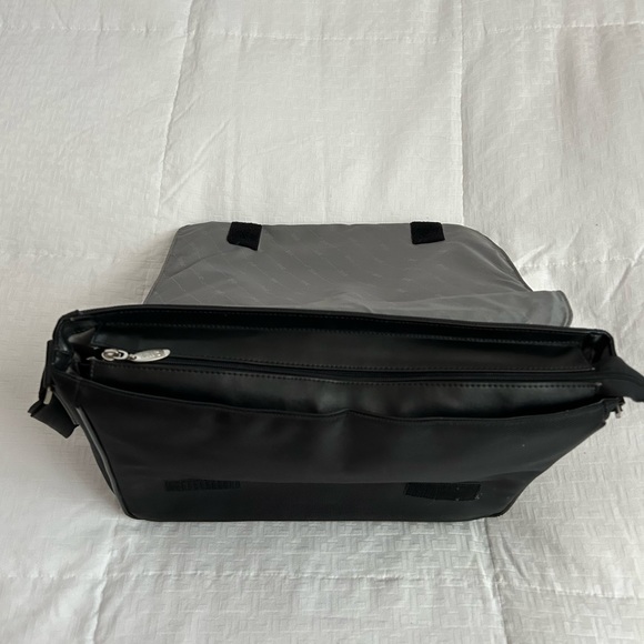 init Laptop | Messenger Bag - Picture 7 of 8